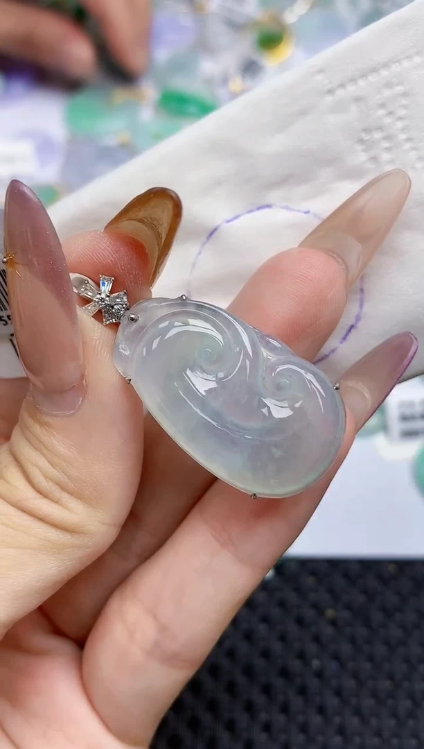 翡翠18K金镶嵌颈饰天然翡翠A货 百元以上9米证书费自理