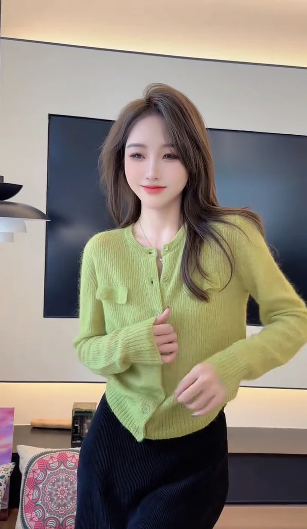 2025秋季新款气质前口袋百搭显瘦单排扣针织小香风时尚圆领开衫