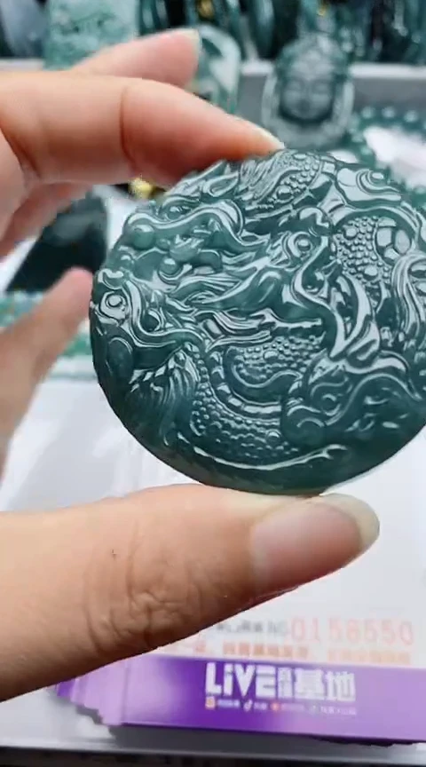 翡翠未镶嵌颈饰