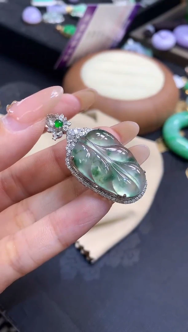 翡翠18K金镶嵌吊坠(不含链)叶子