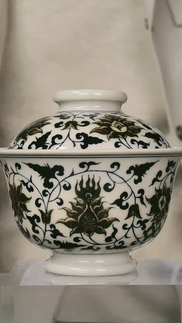 釉里金二号釉缠枝莲盖碗