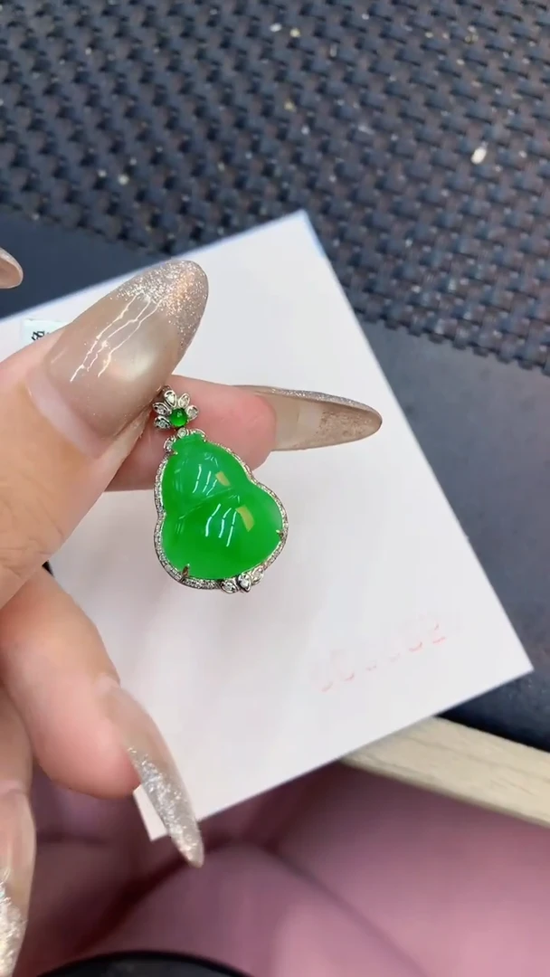 颈饰18K金镶嵌翡翠晓**1`1