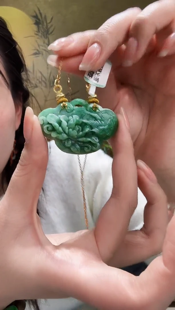 颈饰未镶嵌翡翠吊坠