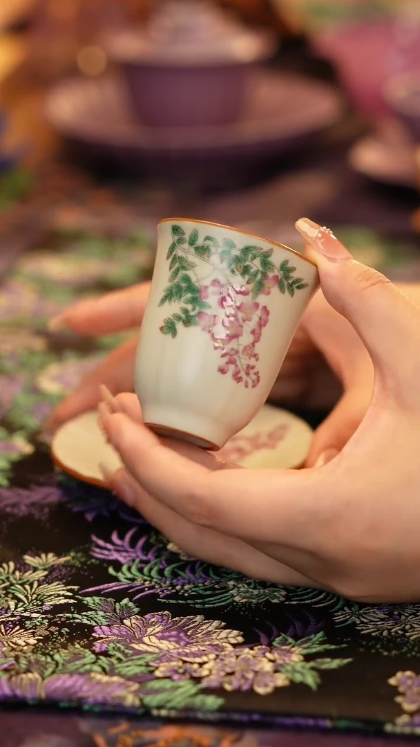 汝窑紫藤花闻香杯········