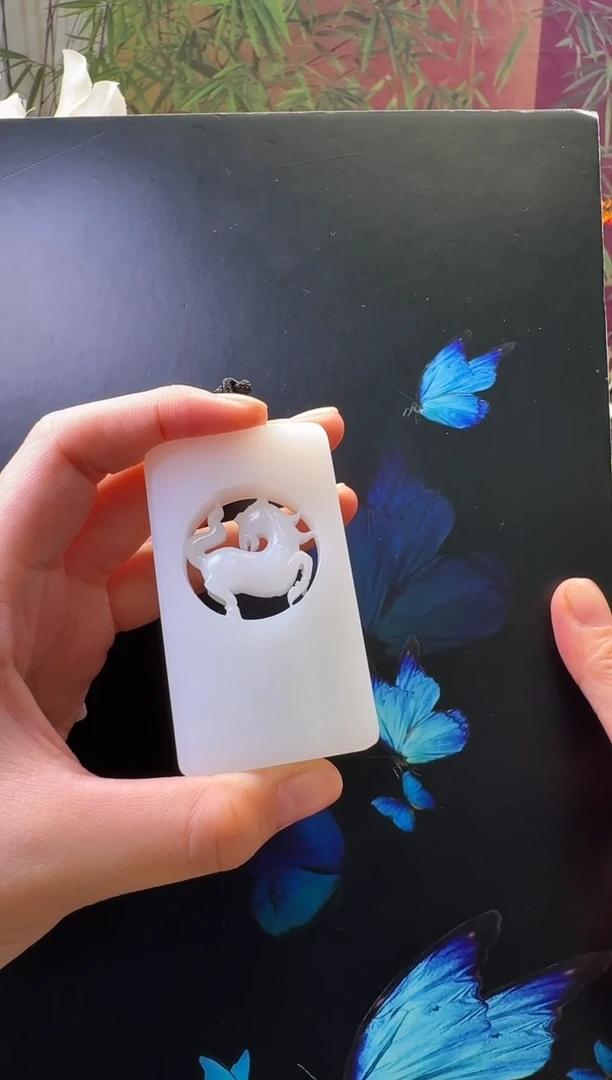 颈饰未镶嵌和田玉吊坠