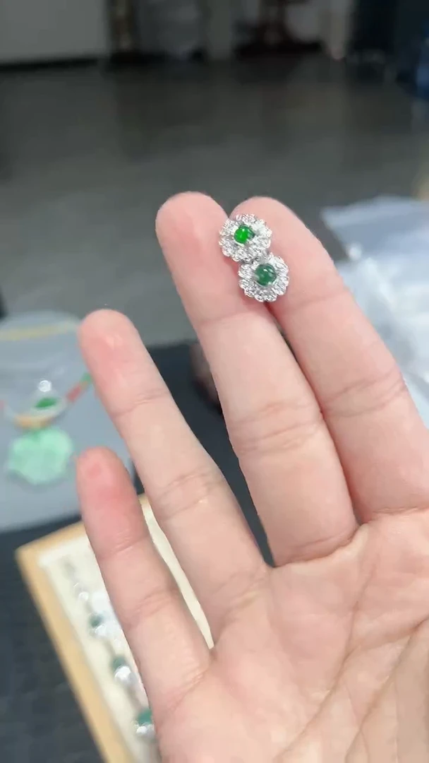 颈饰未镶嵌翡翠翡翠耳钉