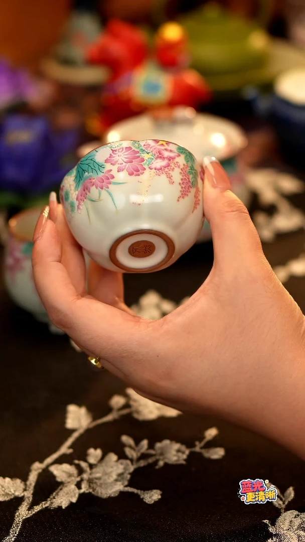 猪油冻繁花小花口杯······