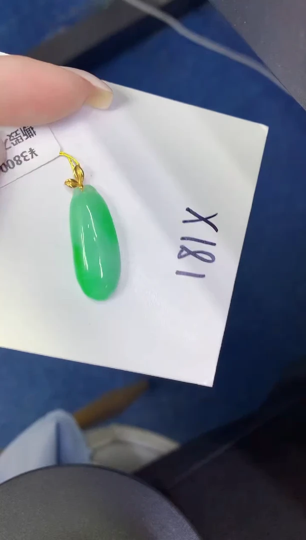 颈饰18K金镶嵌翡翠缅甸天然翡翠A货