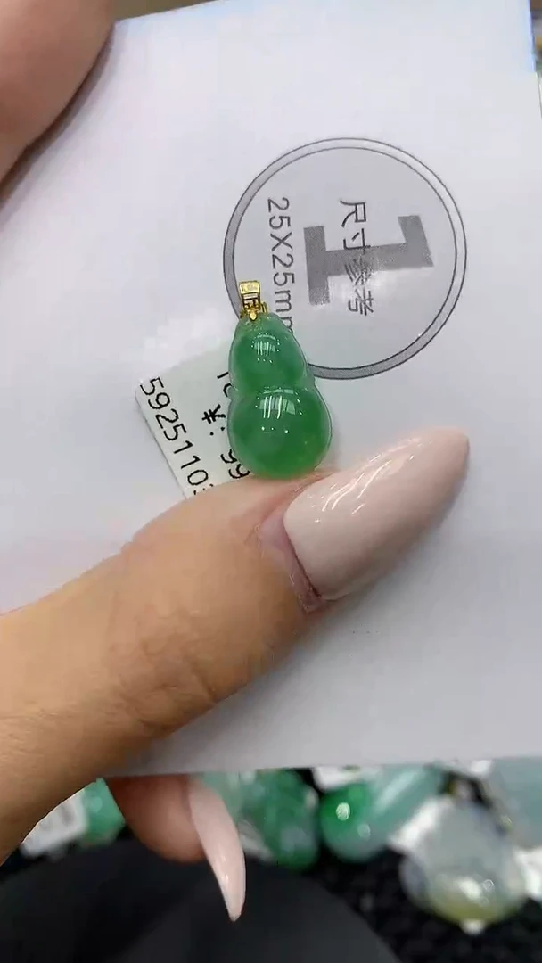 颈饰18K金镶嵌翡翠111111111111