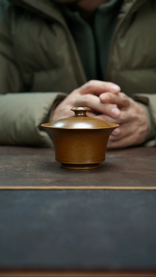 杯紫金釉两才元宝盖碗