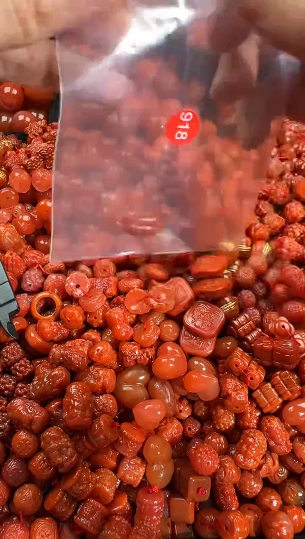 南红玛瑙未镶嵌颈饰1