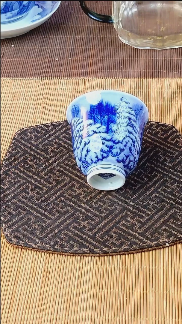 青花手绘雪景铃铛杯