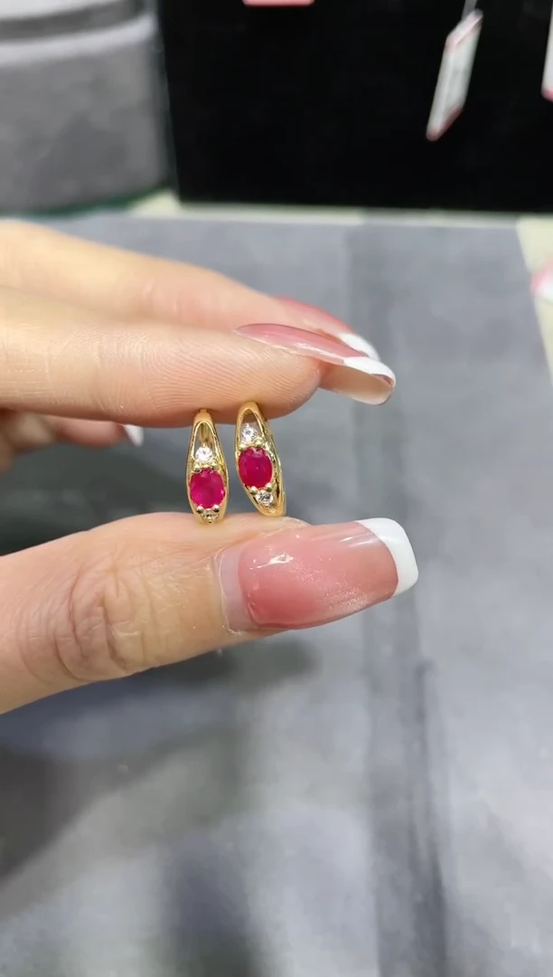 【闪购商品】红宝石耳饰18K金镶嵌·