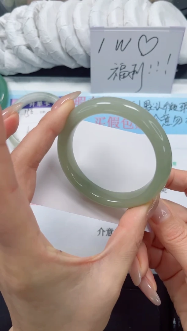 未镶嵌手镯石英质玉157-58.2