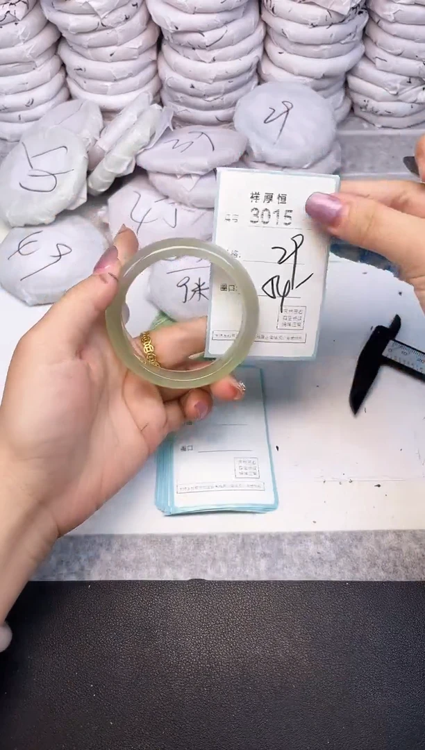 玛瑙/玉髓手镯未镶嵌3015