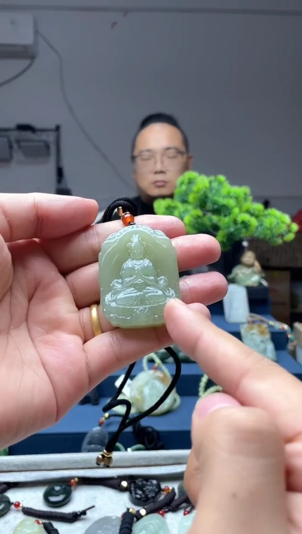 颈饰未镶嵌和田玉吊坠