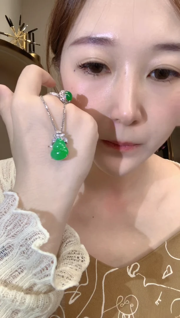 吊坠(不含链)18K金镶嵌翡翠春日珠宝 D20