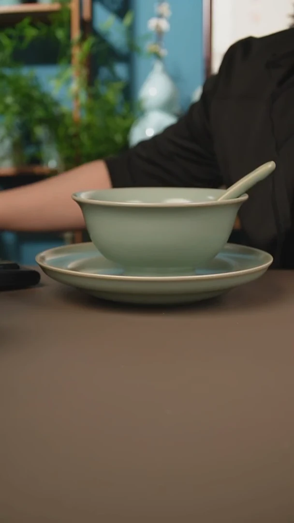 仿古青绿餐具一套十八件