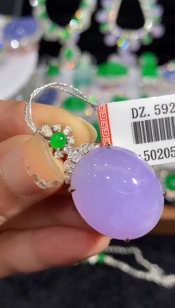 吊坠(不含链)18K金镶嵌翡翠多样性发其一