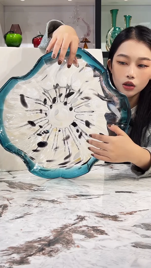 蓝色荷叶琉璃小果盘