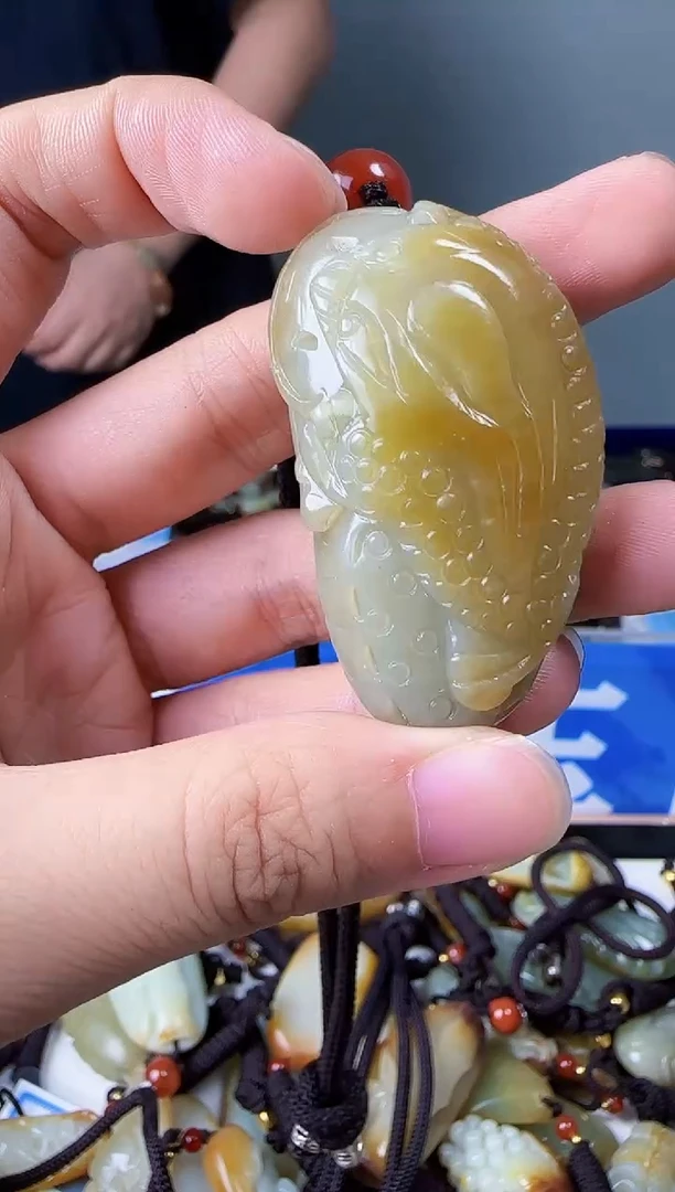 和田玉未镶嵌颈饰1