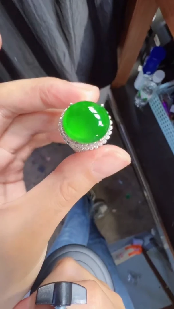 未镶嵌定制翡翠翡翠A货有轻微色差属于正常现象，蛋面多样性发货1