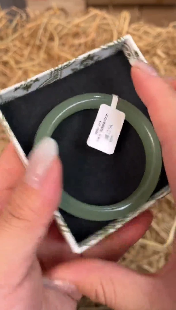 未镶嵌手镯石英质玉D-061