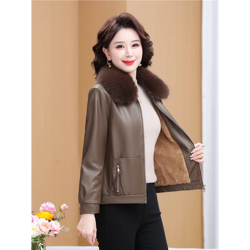 短款皮衣外套女2025冬季新款时尚小个子妈妈水洗皮加绒加厚皮夹克