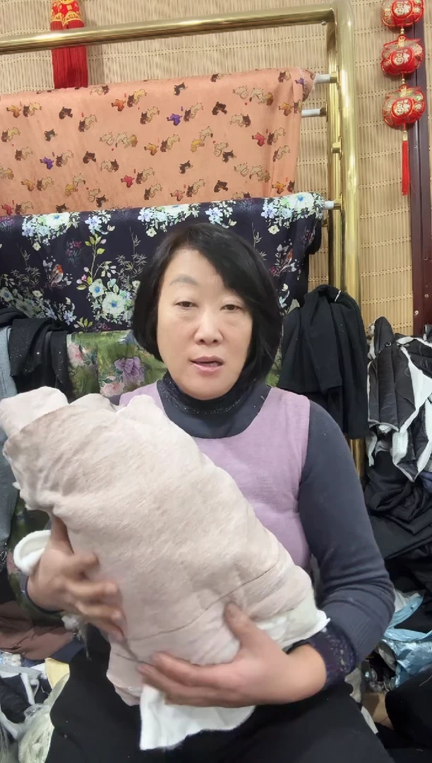 羊毛绗棉碎料杂色稍大3斤左右大小不一最大40公分左右有接头色差