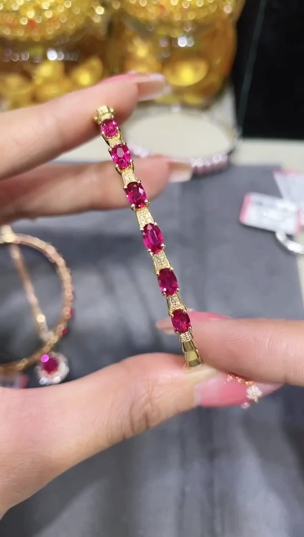 18K金镶嵌天然无烧红宝石手镯 K黄