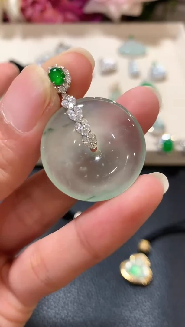 吊坠(不含链)18K金镶嵌翡翠锦**光m88