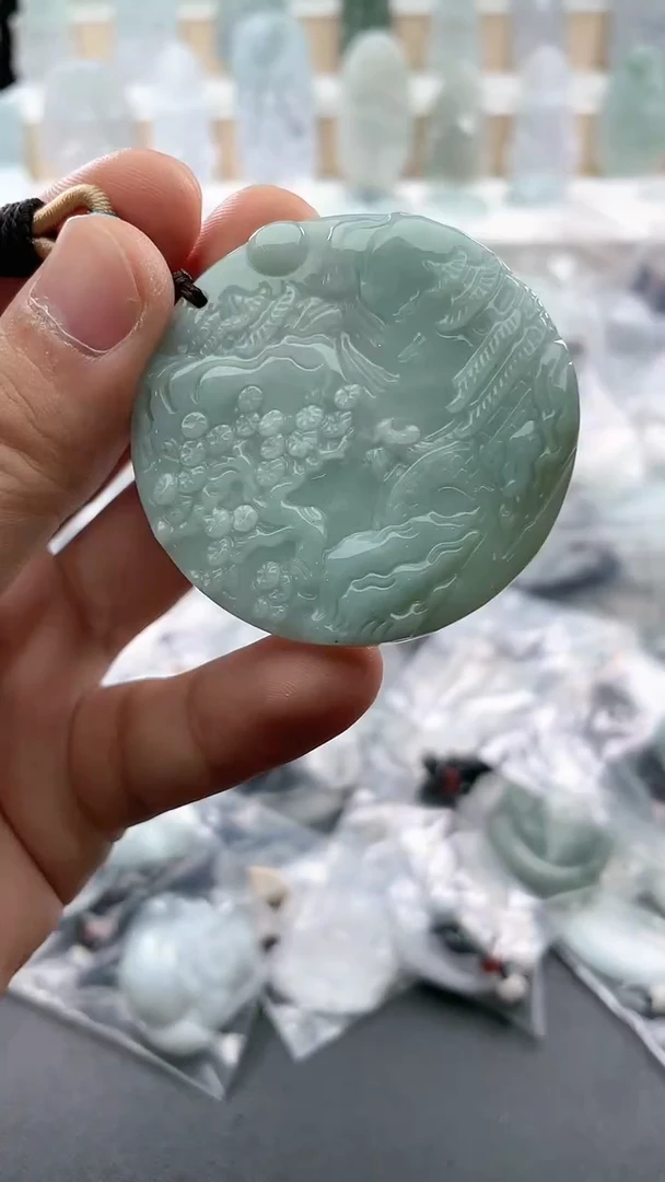 翡翠未镶嵌颈饰..../5/29/ 46