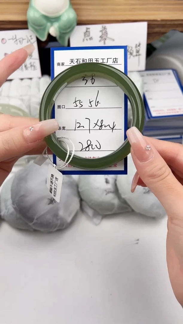 和田玉手镯未镶嵌36颜色微差无瑕疵