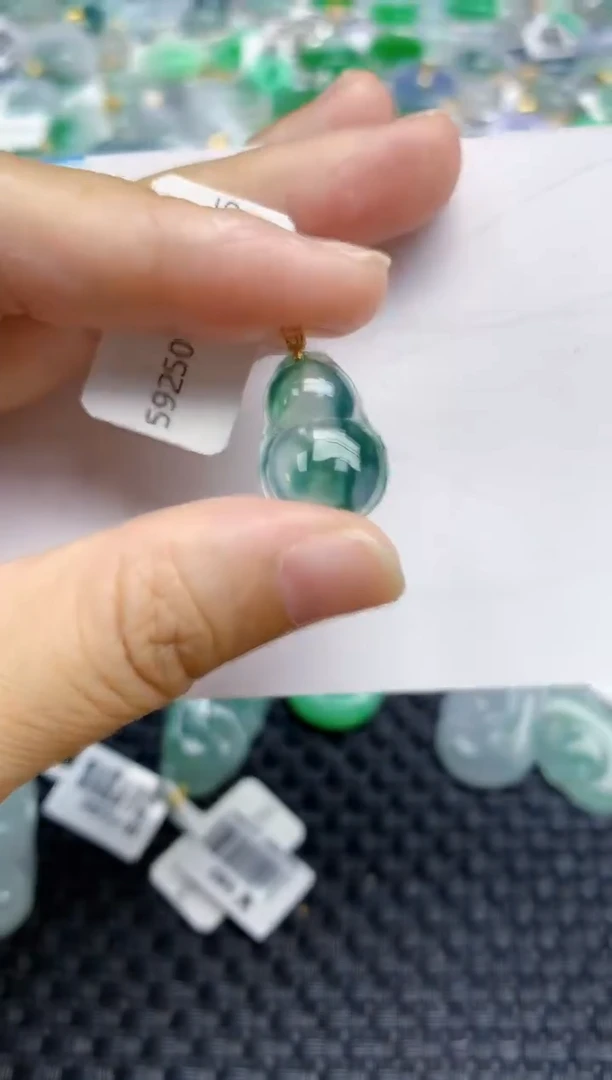 翡翠18K金镶嵌颈饰天然A货翡翠