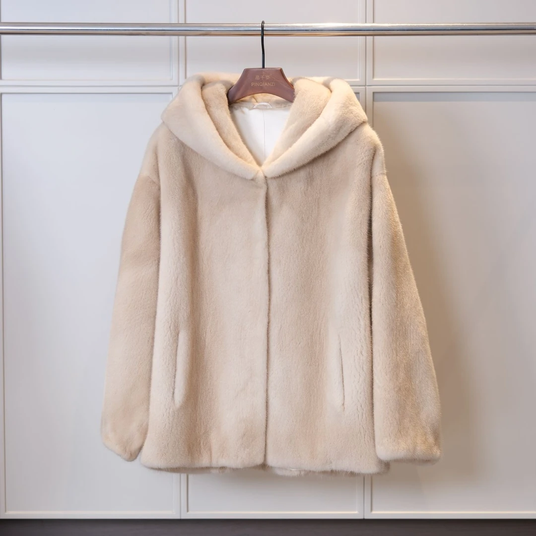 品千姿 米黄中长连帽蝙蝠袖慵懒风 191