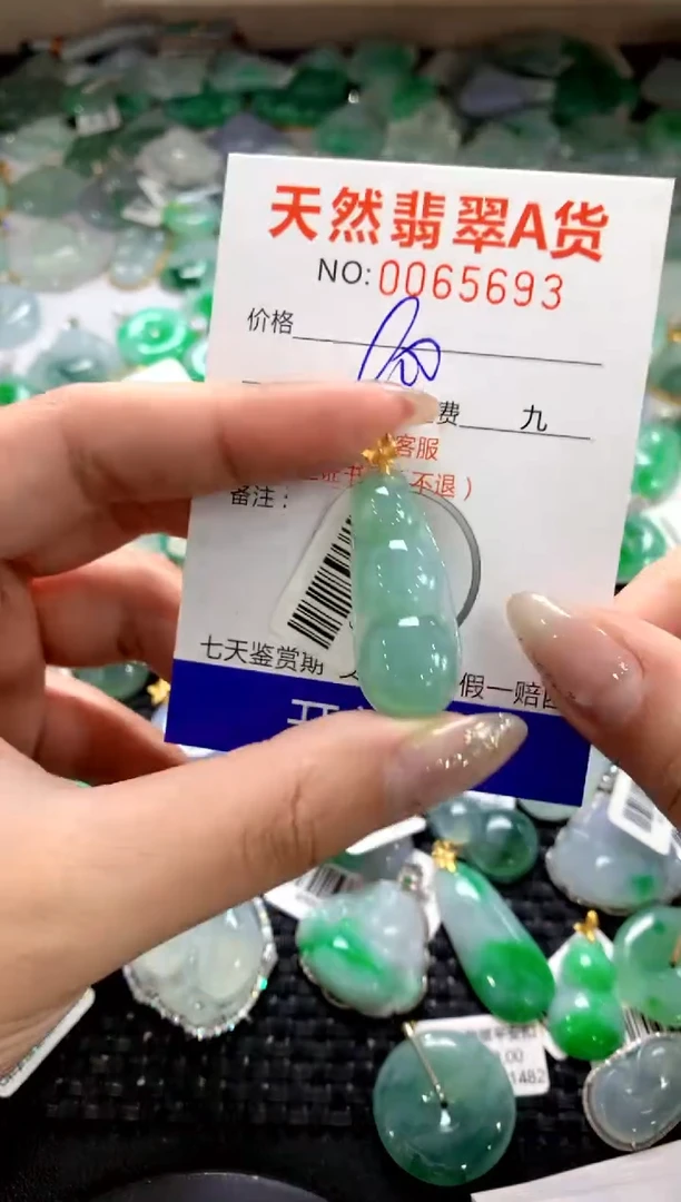 颈饰18K金镶嵌翡翠1111111111111111