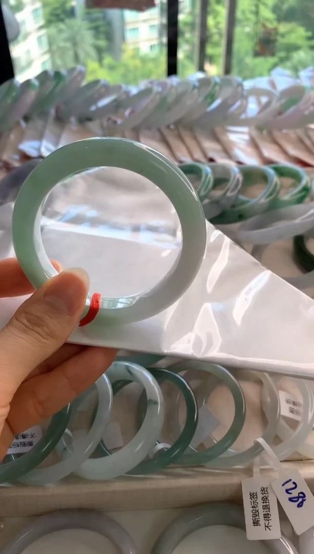 未镶嵌手镯翡翠56.9果绿