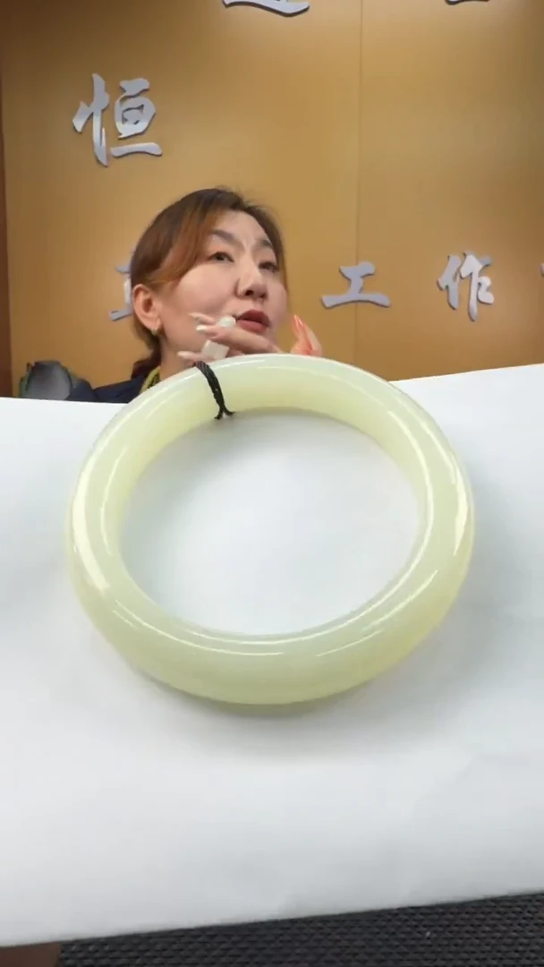 颈饰未镶嵌和田玉手镯60