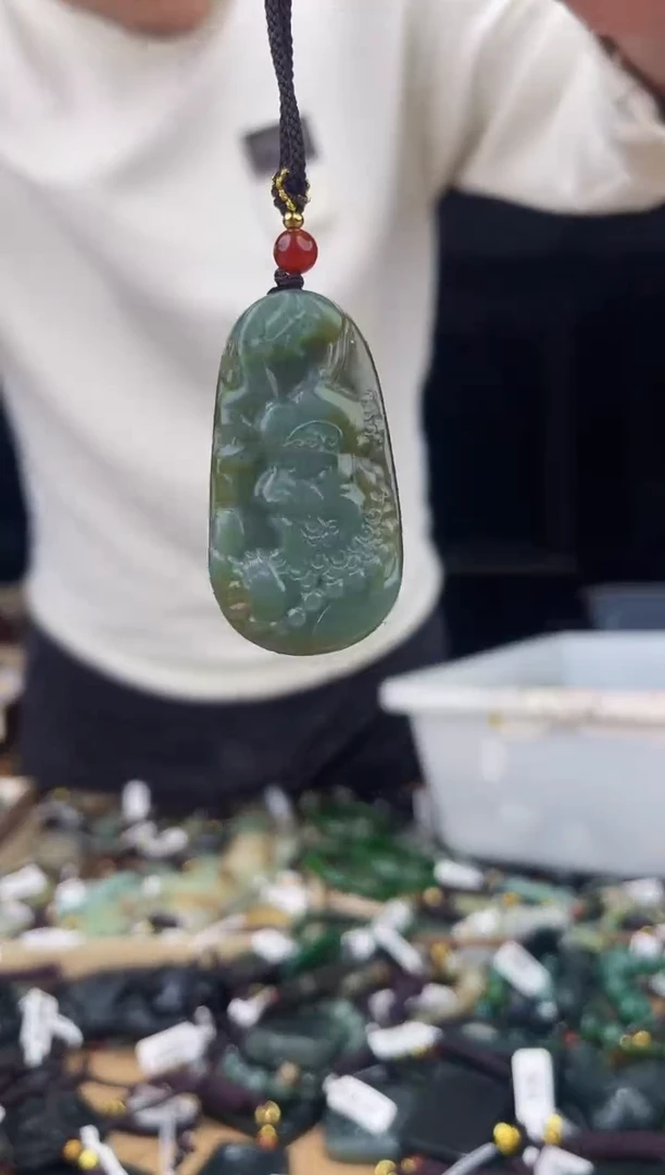 颈饰未镶嵌和田玉1