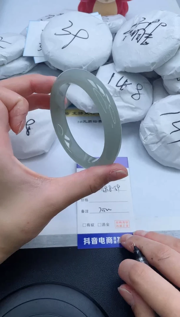 【闪购商品】石英质玉手镯未镶嵌85/58.8