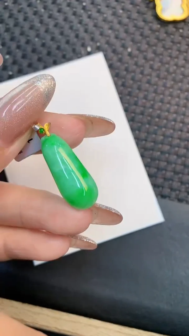 颈饰18K金镶嵌翡翠1