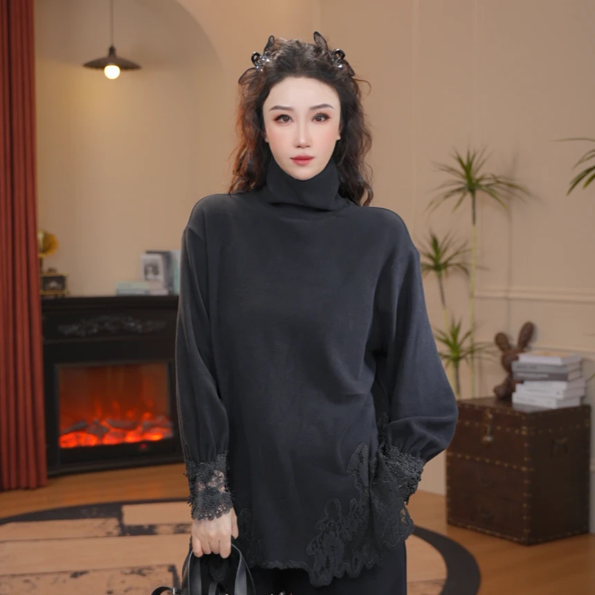 JR·雪姐·氧气美女-高领刺绣蕾丝镂空双面德绒加厚上衣