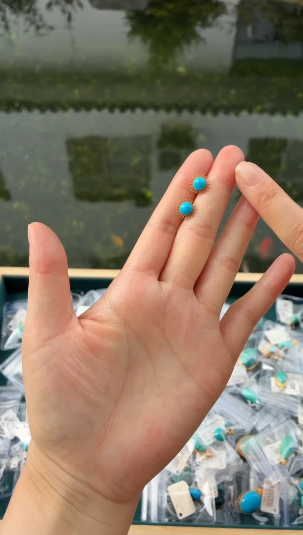 18K金镶嵌绿松石耳饰多样性发货