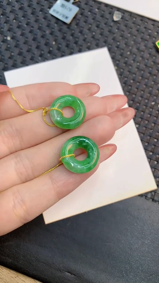 颈饰未镶嵌翡翠1