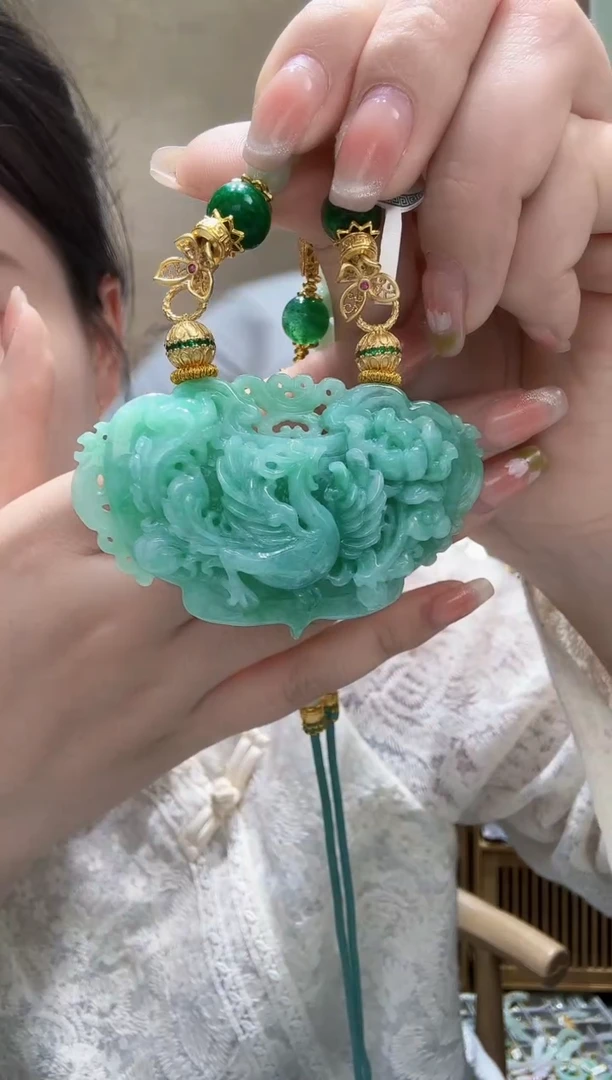 翡翠未镶嵌颈饰吊坠