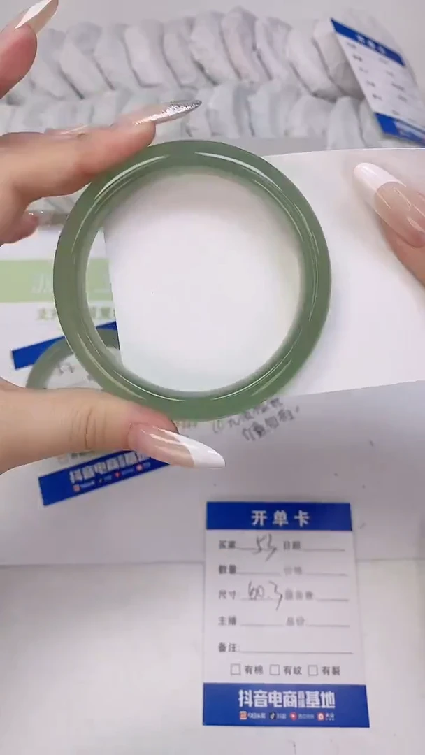 未镶嵌手镯石英质玉53-60.3