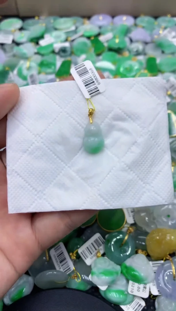 颈饰未镶嵌翡翠天然缅甸翡翠A货