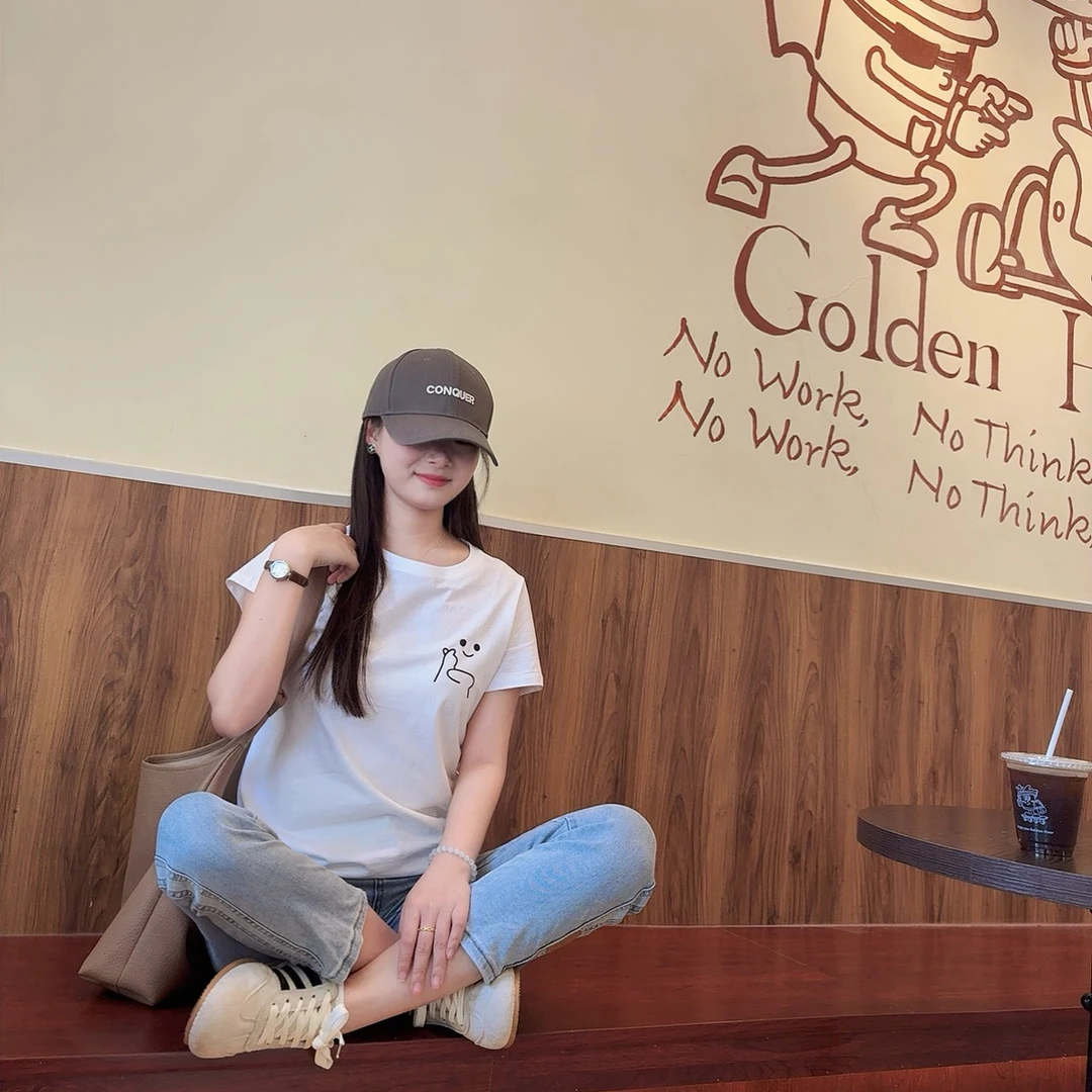 简约短袖T恤女夏季白色打底半袖2025新款比心印花正肩别致上衣