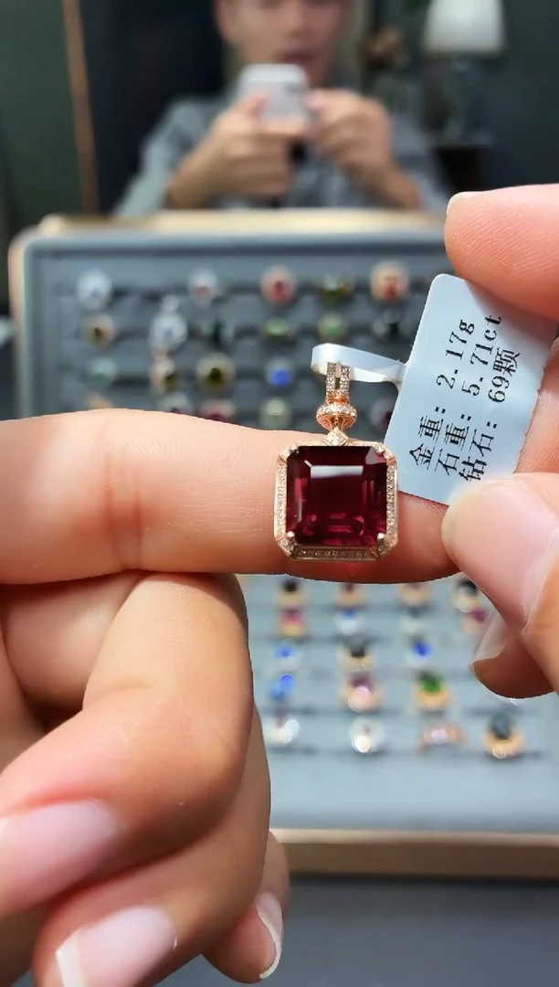 颈饰18K金镶嵌碧玺5.71.