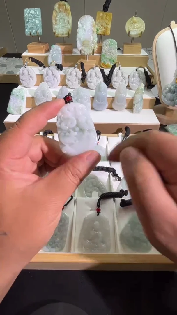 颈饰未镶嵌翡翠11/26    119